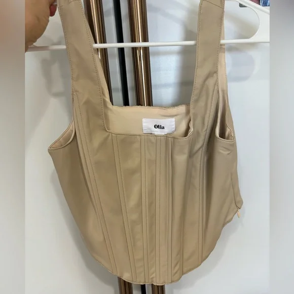 Vici NWT faux leather crop top sleeveless - Picture 5 of 10